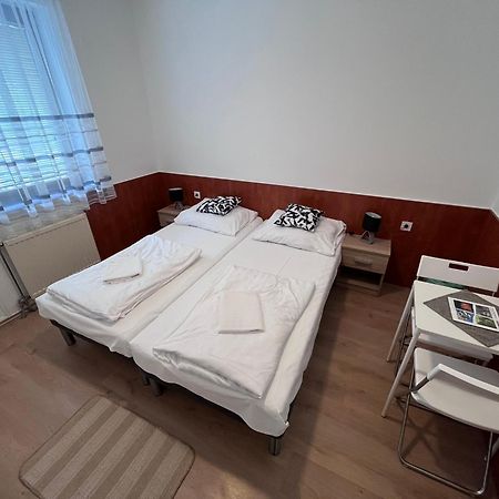 Hotel Majus 1 Vendeghaz - Torony Zewnętrze zdjęcie