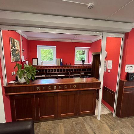 Hotel Majus 1 Vendeghaz - Torony Zewnętrze zdjęcie