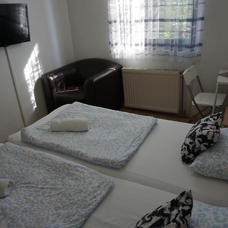 Hotel Majus 1 Vendeghaz - Torony Zewnętrze zdjęcie