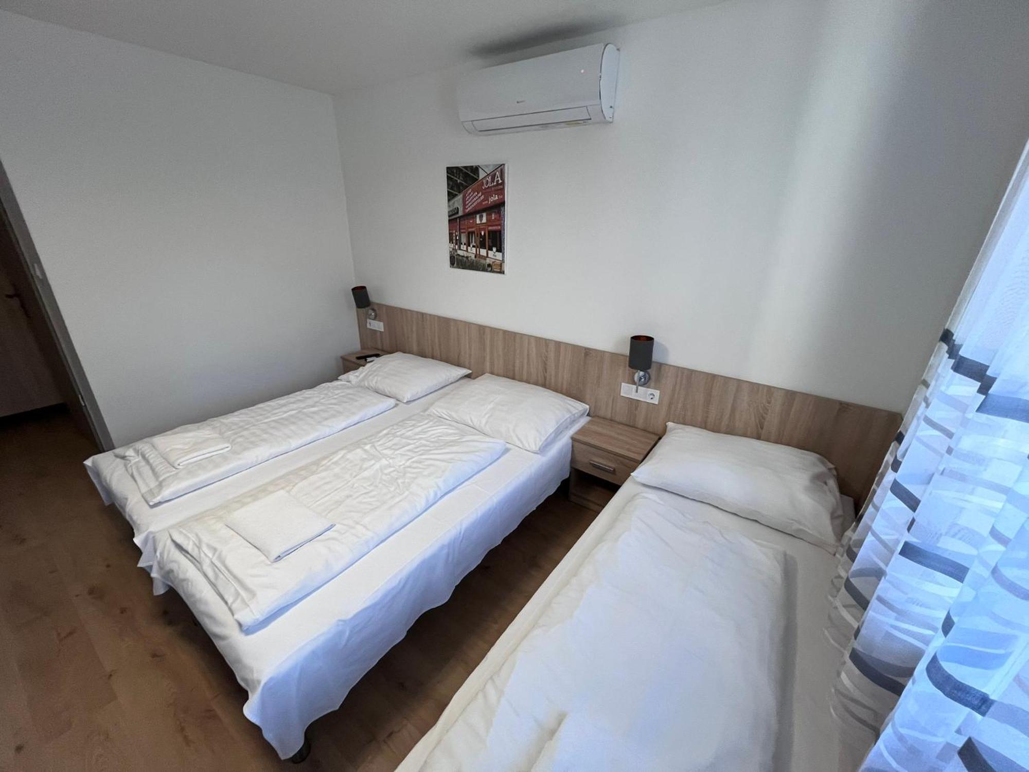 Hotel Majus 1 Vendeghaz - Torony Zewnętrze zdjęcie