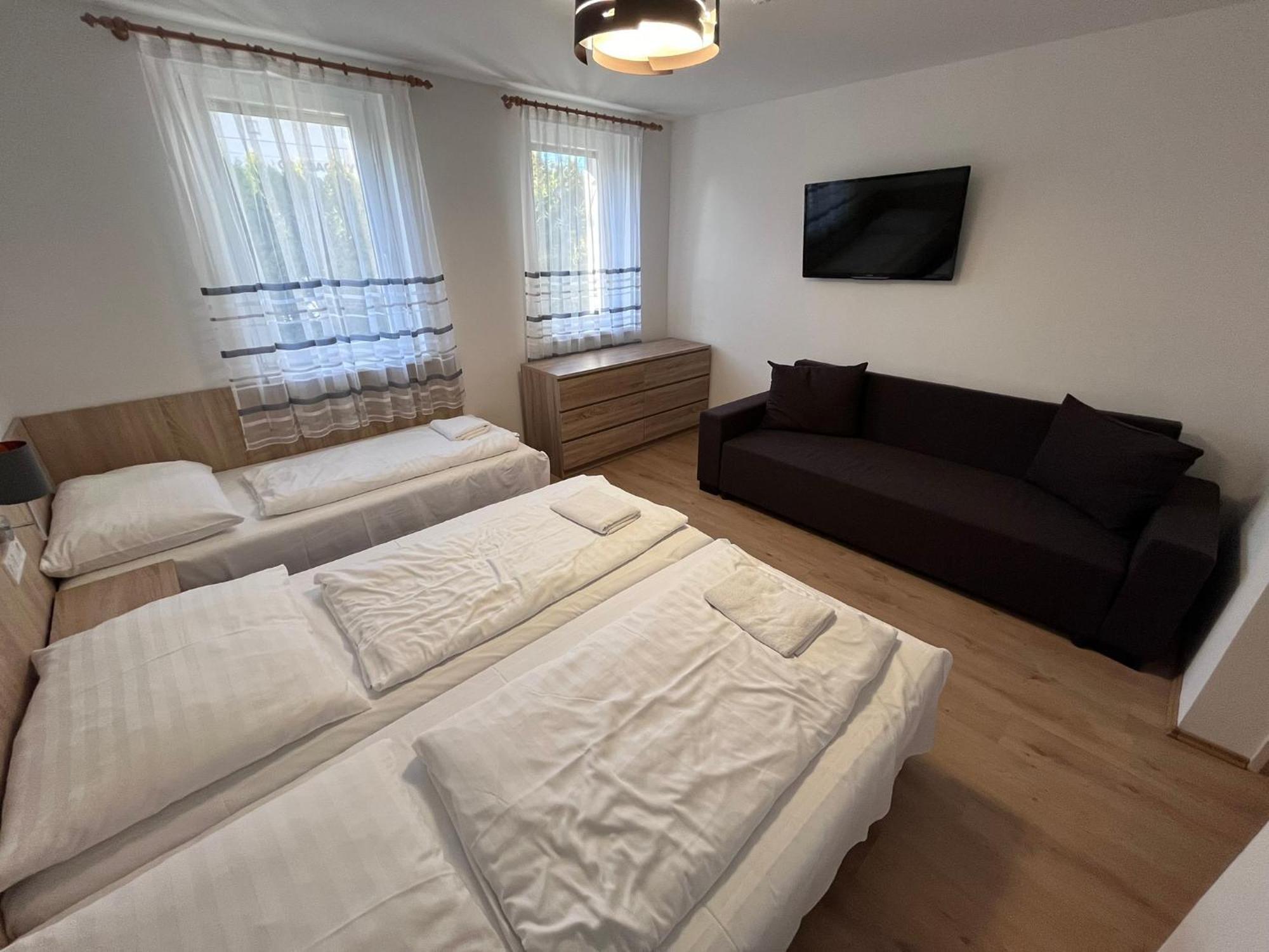 Hotel Majus 1 Vendeghaz - Torony Zewnętrze zdjęcie