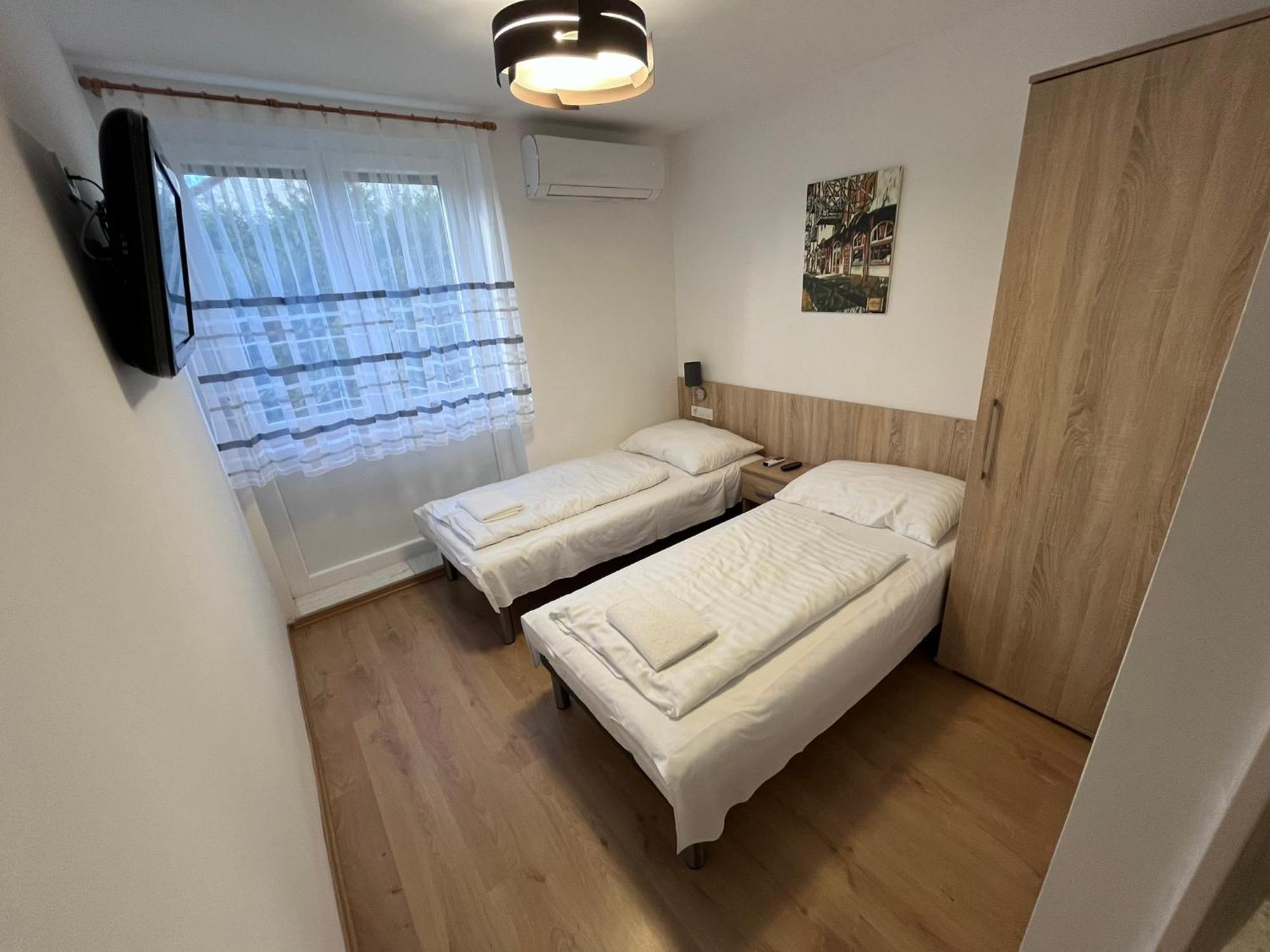 Hotel Majus 1 Vendeghaz - Torony Zewnętrze zdjęcie