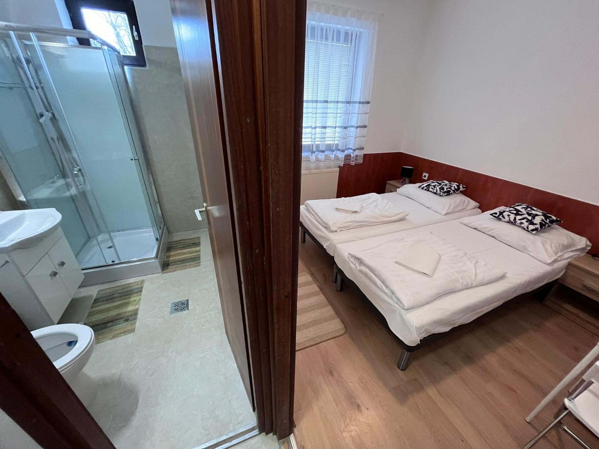 Hotel Majus 1 Vendeghaz - Torony Zewnętrze zdjęcie