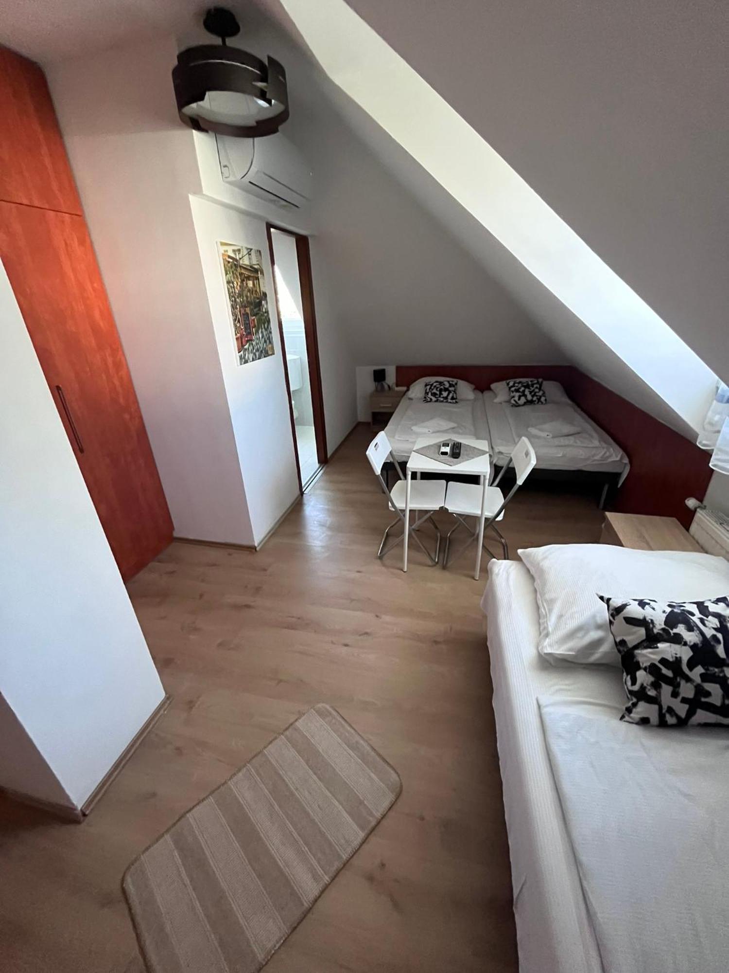 Hotel Majus 1 Vendeghaz - Torony Zewnętrze zdjęcie