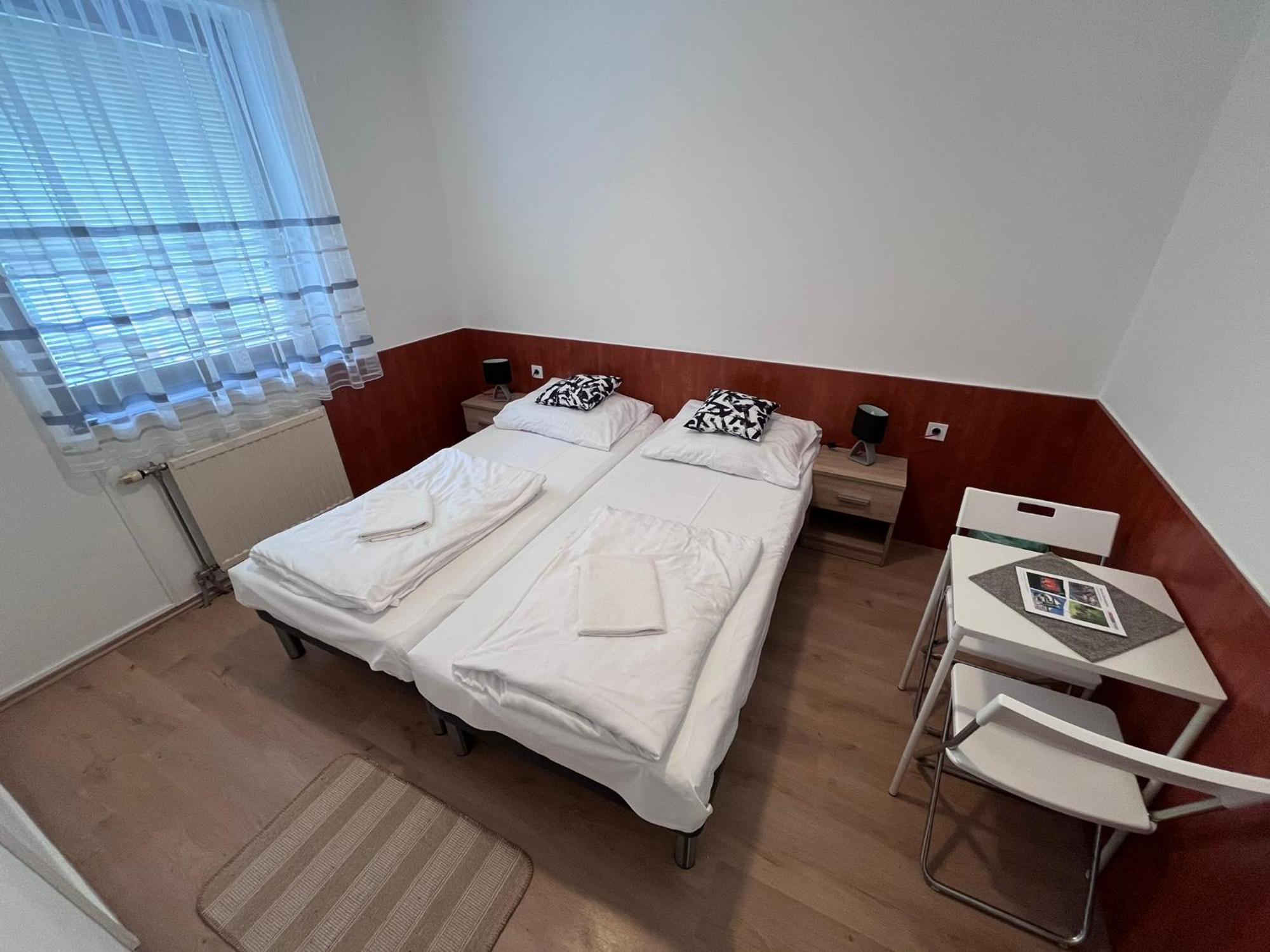 Hotel Majus 1 Vendeghaz - Torony Zewnętrze zdjęcie