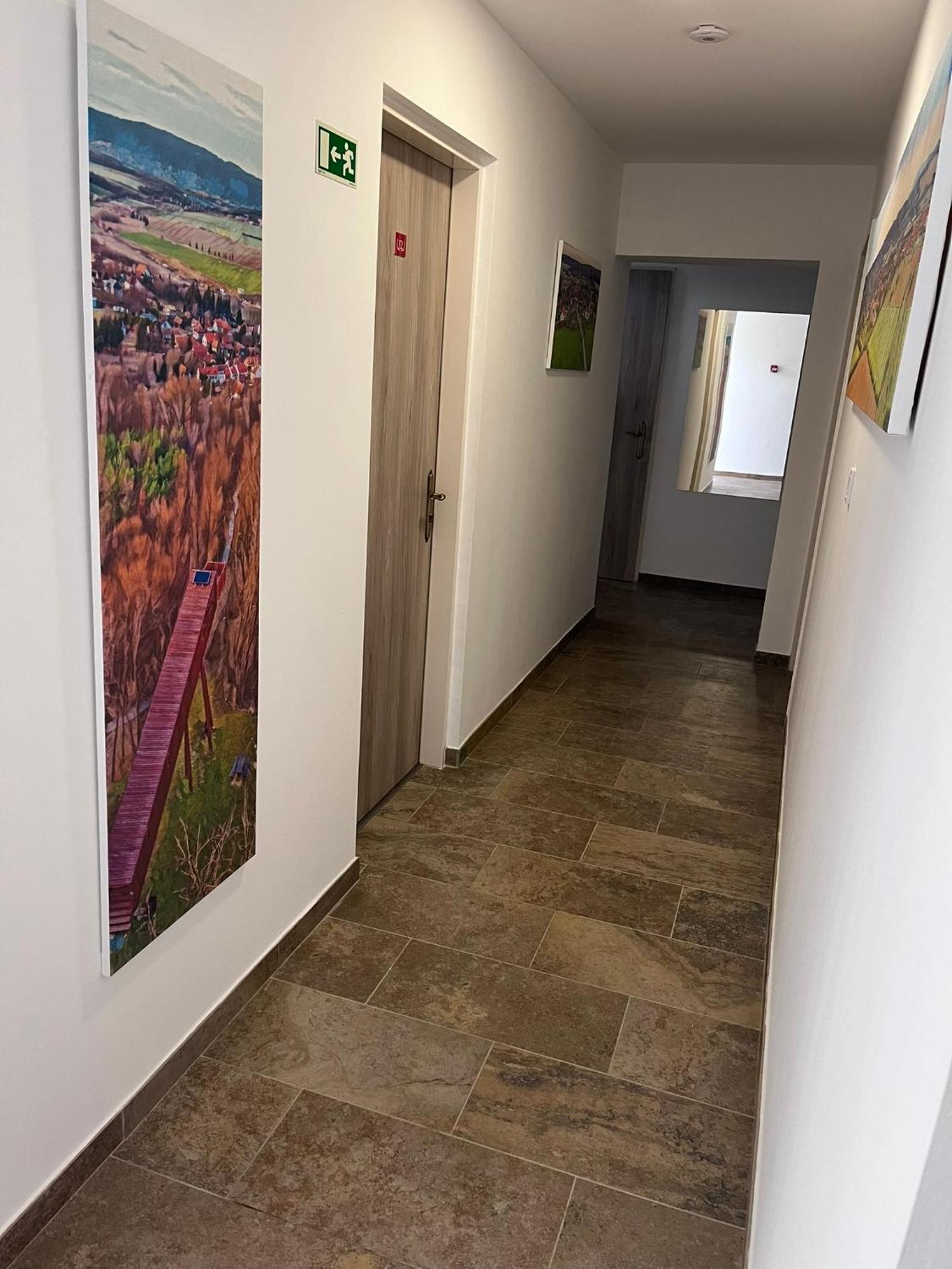 Hotel Majus 1 Vendeghaz - Torony Zewnętrze zdjęcie