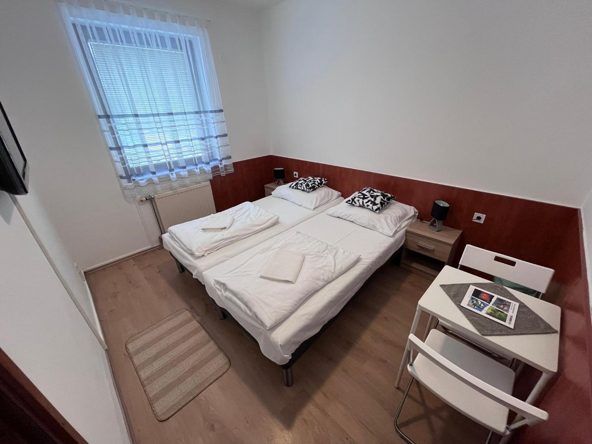 Hotel Majus 1 Vendeghaz - Torony Zewnętrze zdjęcie
