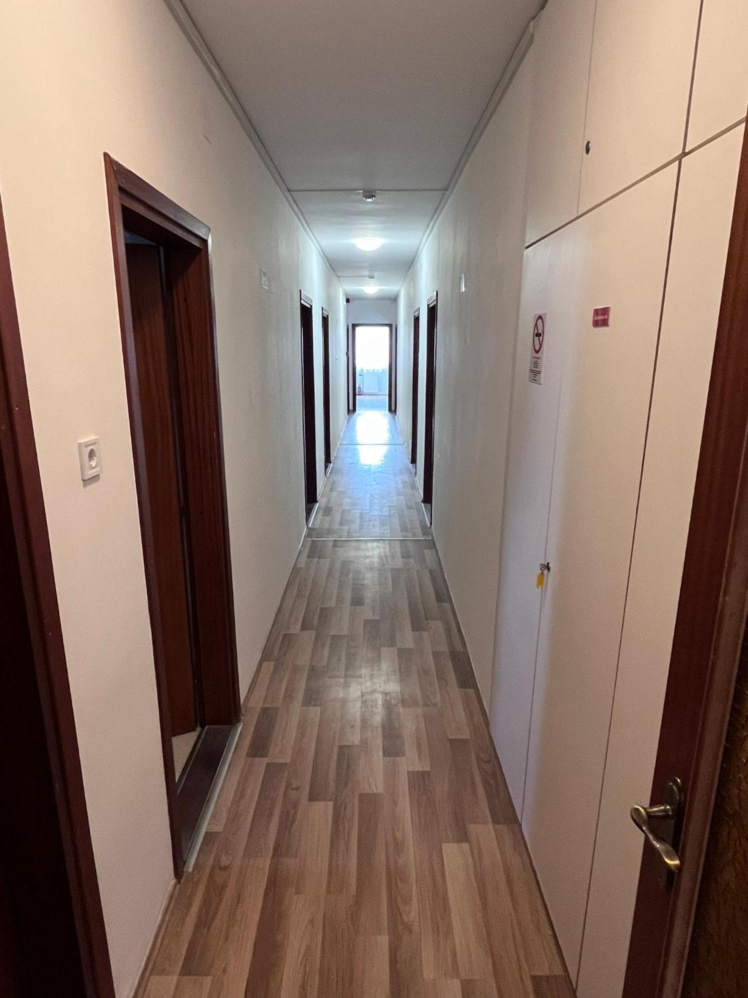 Hotel Majus 1 Vendeghaz - Torony Zewnętrze zdjęcie