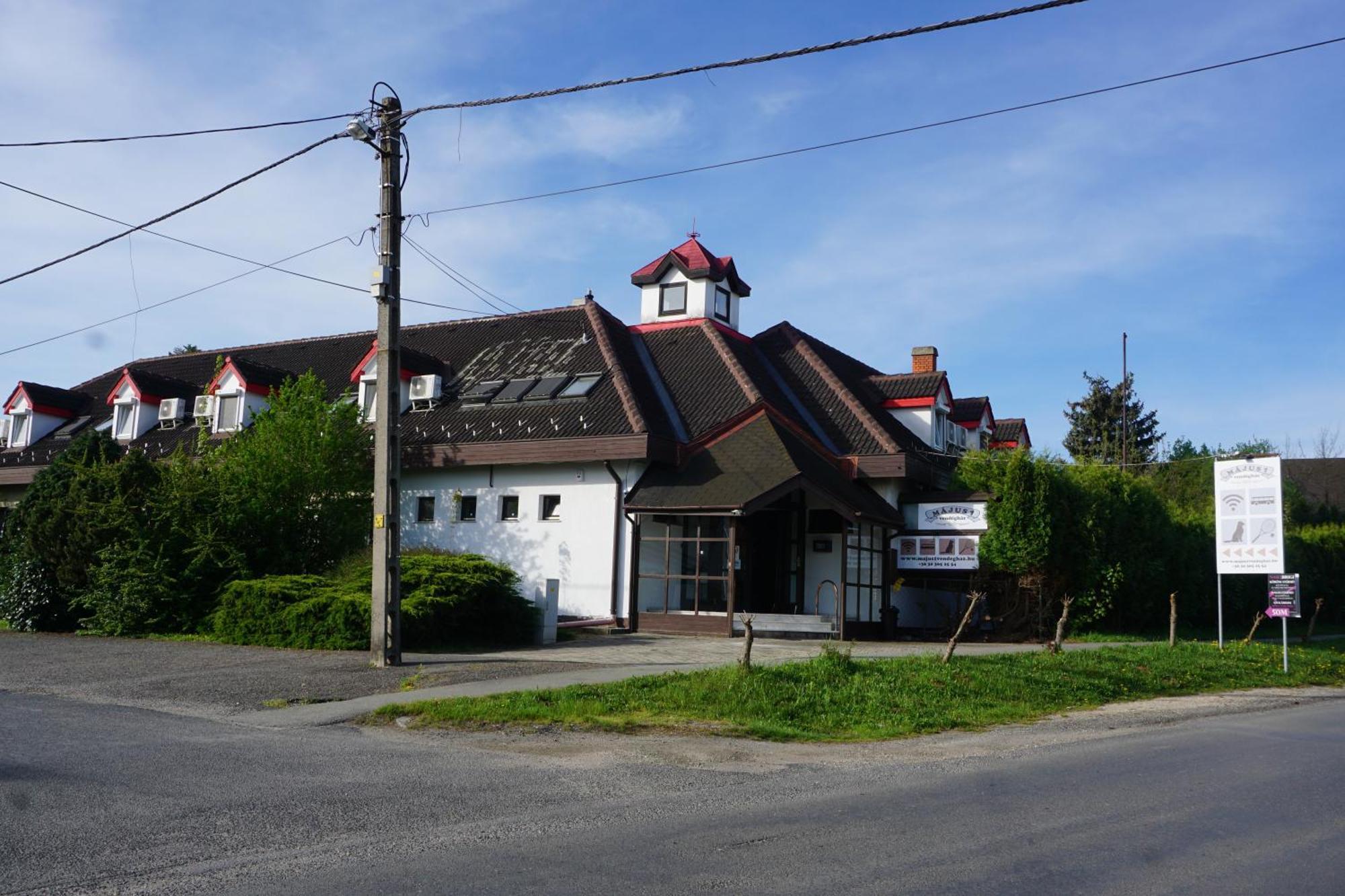 Hotel Majus 1 Vendeghaz - Torony Zewnętrze zdjęcie