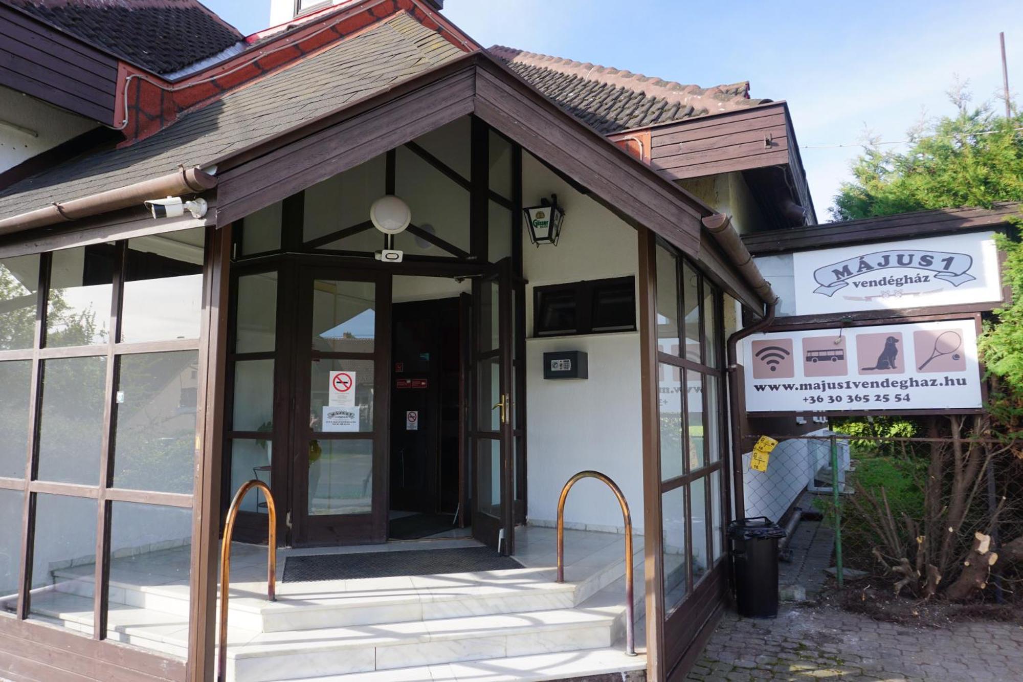 Hotel Majus 1 Vendeghaz - Torony Zewnętrze zdjęcie