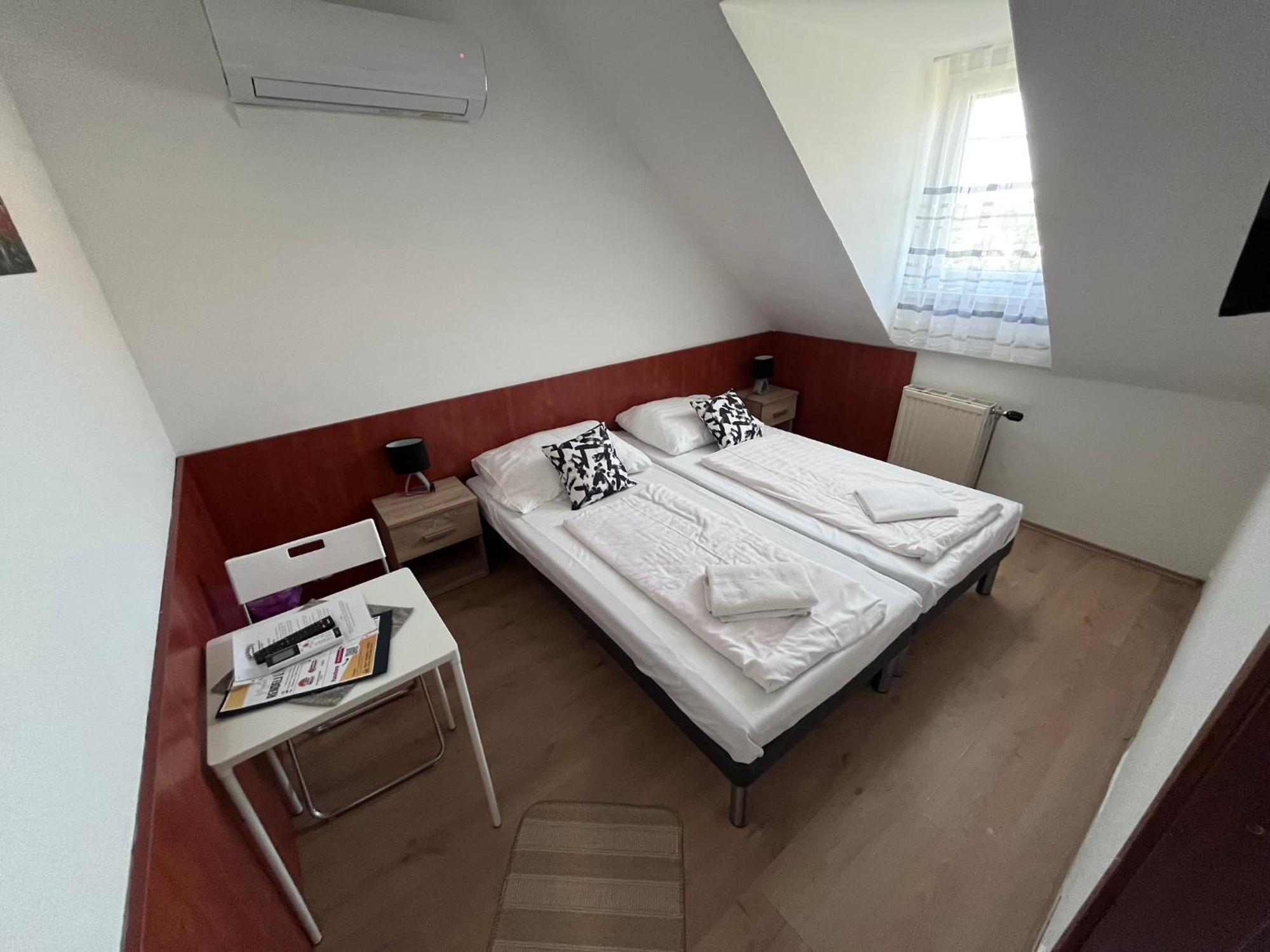 Hotel Majus 1 Vendeghaz - Torony Zewnętrze zdjęcie