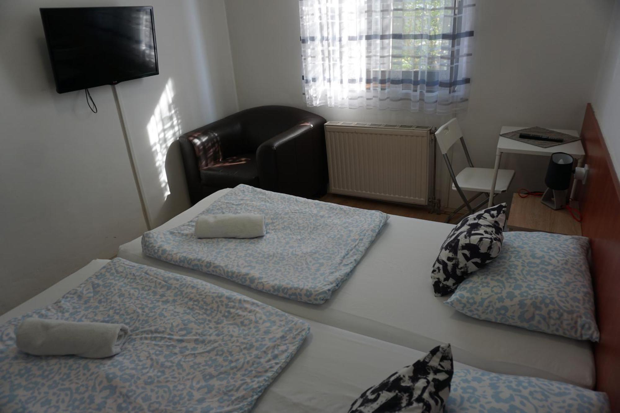 Hotel Majus 1 Vendeghaz - Torony Zewnętrze zdjęcie