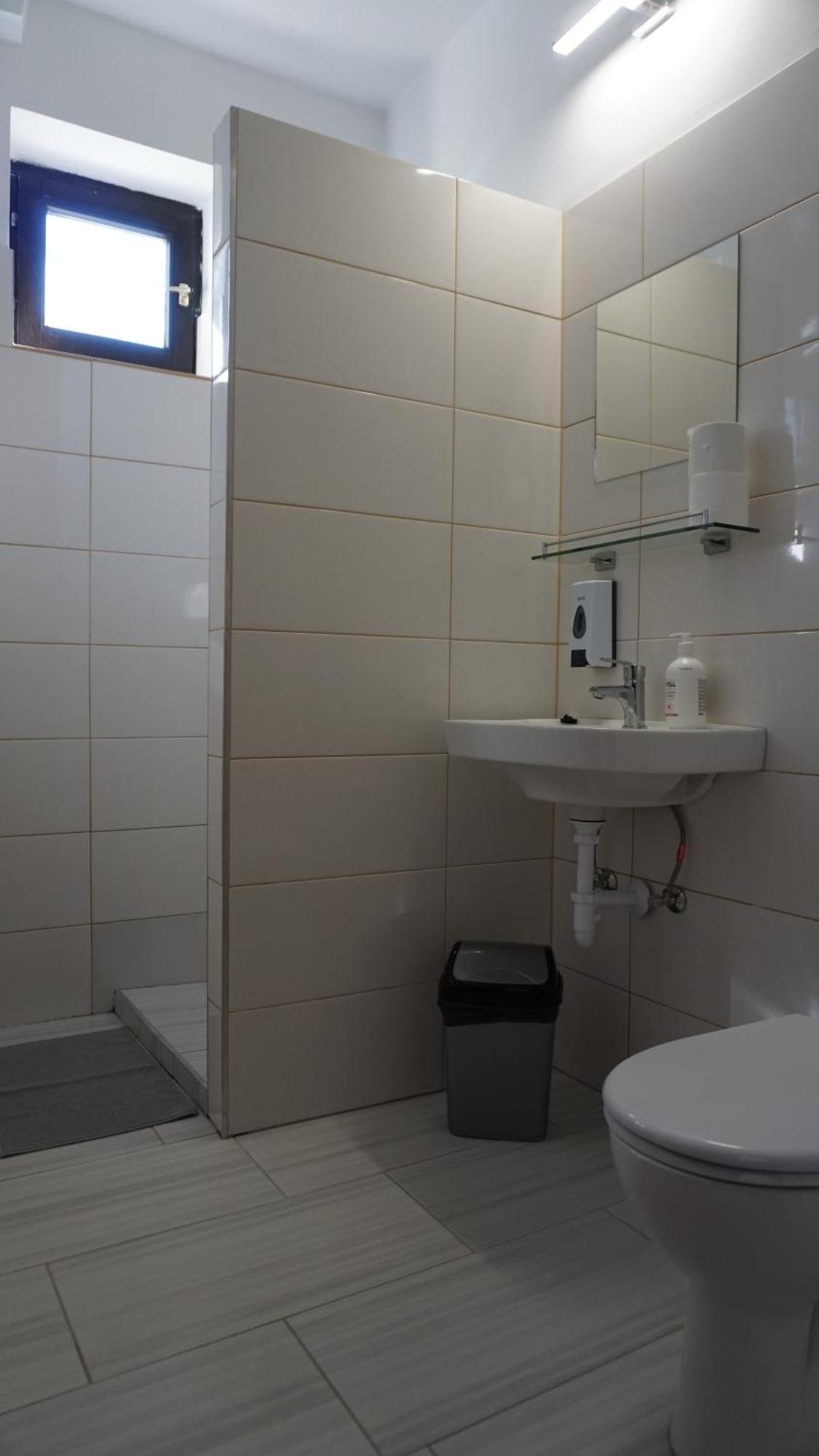 Hotel Majus 1 Vendeghaz - Torony Zewnętrze zdjęcie