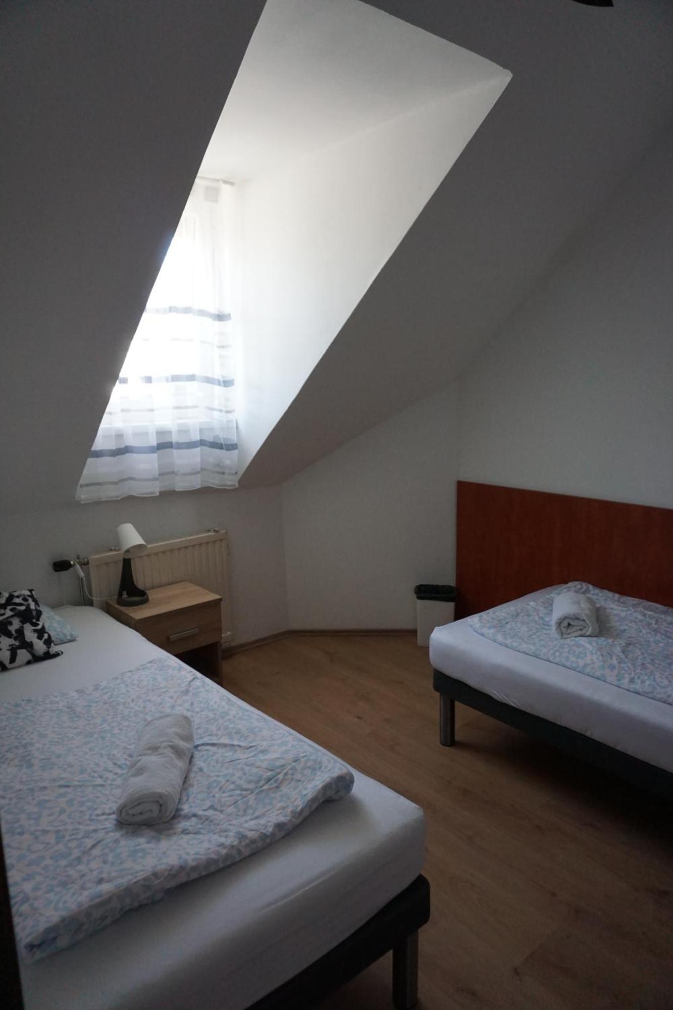 Hotel Majus 1 Vendeghaz - Torony Zewnętrze zdjęcie