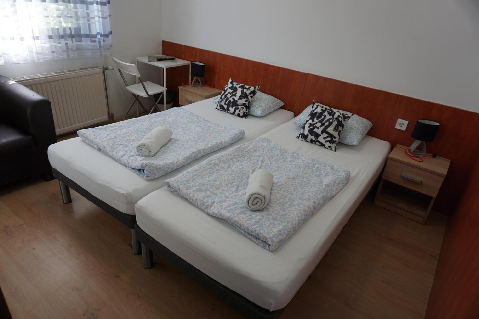 Hotel Majus 1 Vendeghaz - Torony Zewnętrze zdjęcie