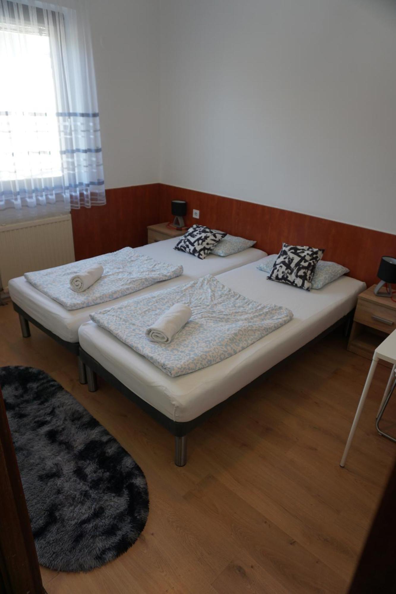 Hotel Majus 1 Vendeghaz - Torony Zewnętrze zdjęcie