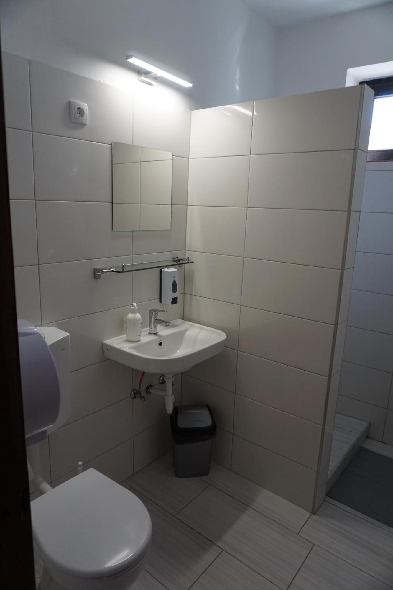 Hotel Majus 1 Vendeghaz - Torony Zewnętrze zdjęcie