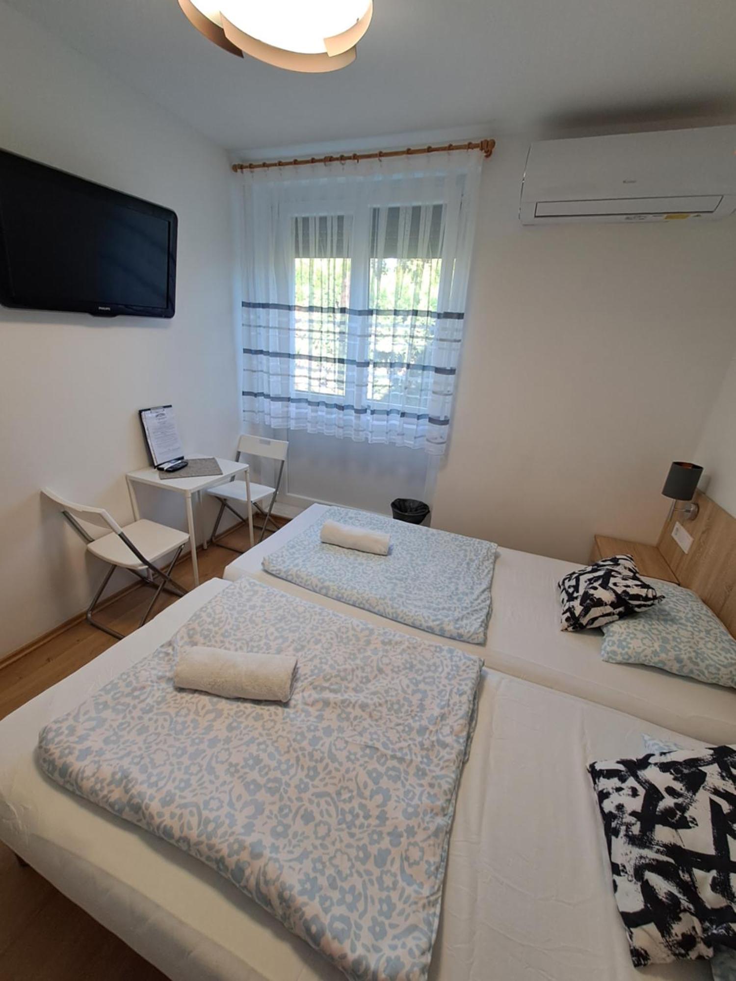 Hotel Majus 1 Vendeghaz - Torony Zewnętrze zdjęcie